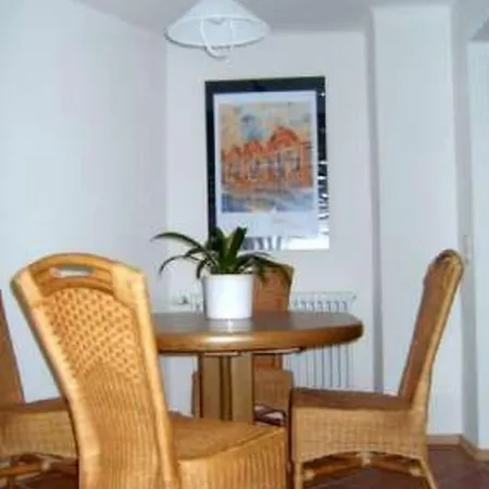 In Schoenfeld Mit Grossem Garten By Interhome דירה *