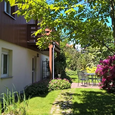 In Schoenfeld Mit Grossem Garten By Interhome * דרזדן